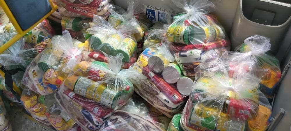 Secretaria de Agricultura, SENAR e Sindicato dos Produtores de Camacã distribuem 100 cestas básicas para agricultores